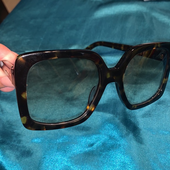 Dezi Harper Sunglasses - Picture 2 of 3